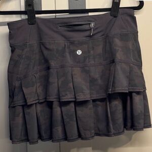Lululemon Run Sz 6T Tall Pace Setter Skirt in Savasana Camo black gray pleated